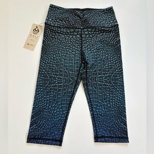 Kali By Miami Fitwear Crop Leggings Size Medium Blue Snake Print New with Tags